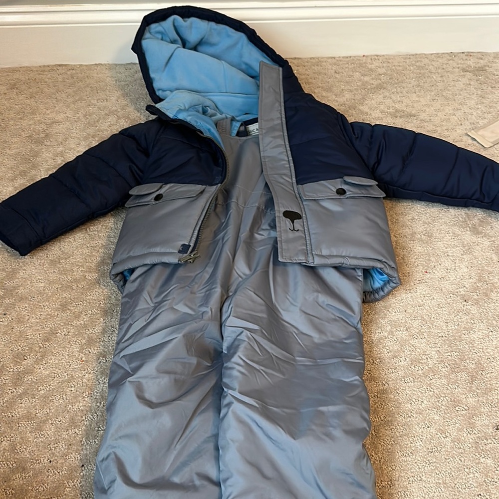 Toddler boy snow suit and gloves size 4t. WORN ONCE